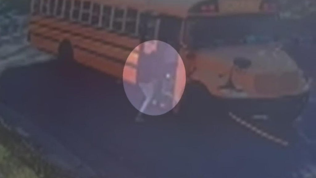 Video shows quick-thinking bystander stop runaway St. Paul school bus — WCCO / CBS Minnesota, Medina Health news