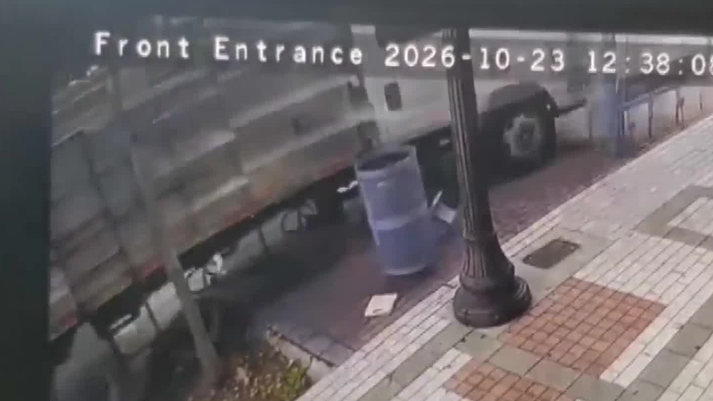 Landscaping truck crashes into bus bench, 3 North Miami businesses, sending 2 passengers to the hospital — CBS Miami, Medina Real Estate news