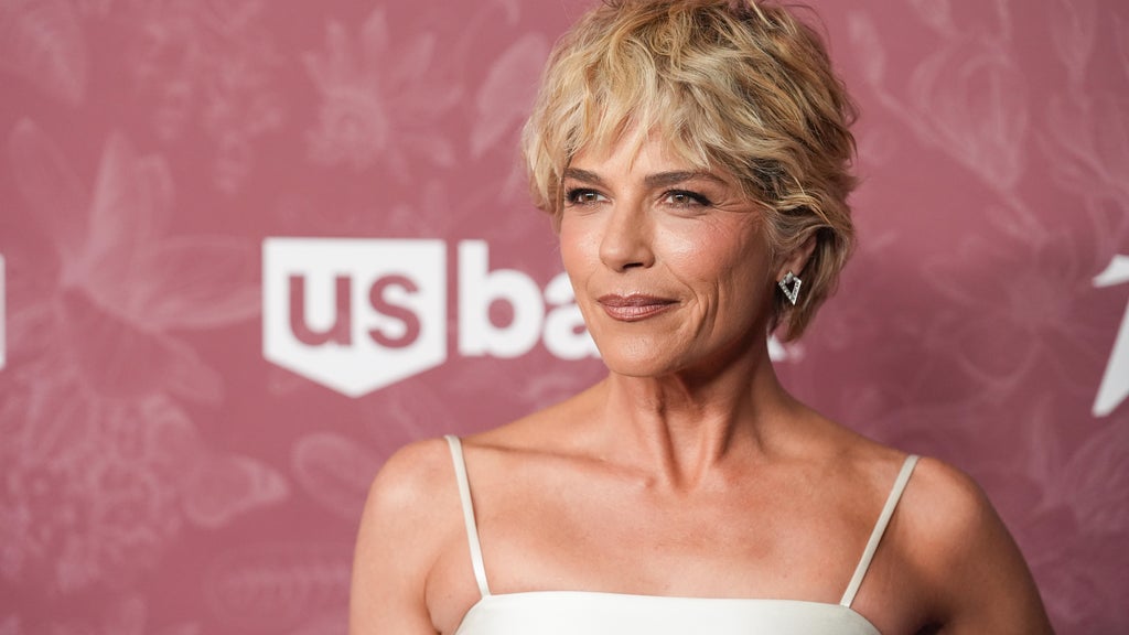 Actress Selma Blair arraigned following arrest for incident related to flight from LAX to JFK — WCCO / CBS Minnesota, Medina Health news