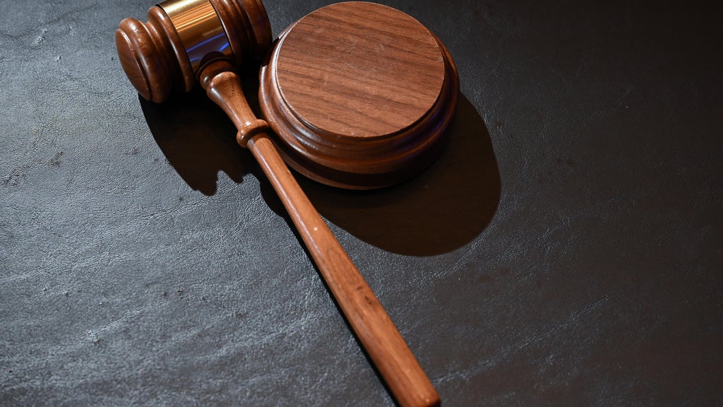 Man tried to pull woman out of her St. Paul apartment window, charges say — WCCO / CBS Minnesota, Medina Health news