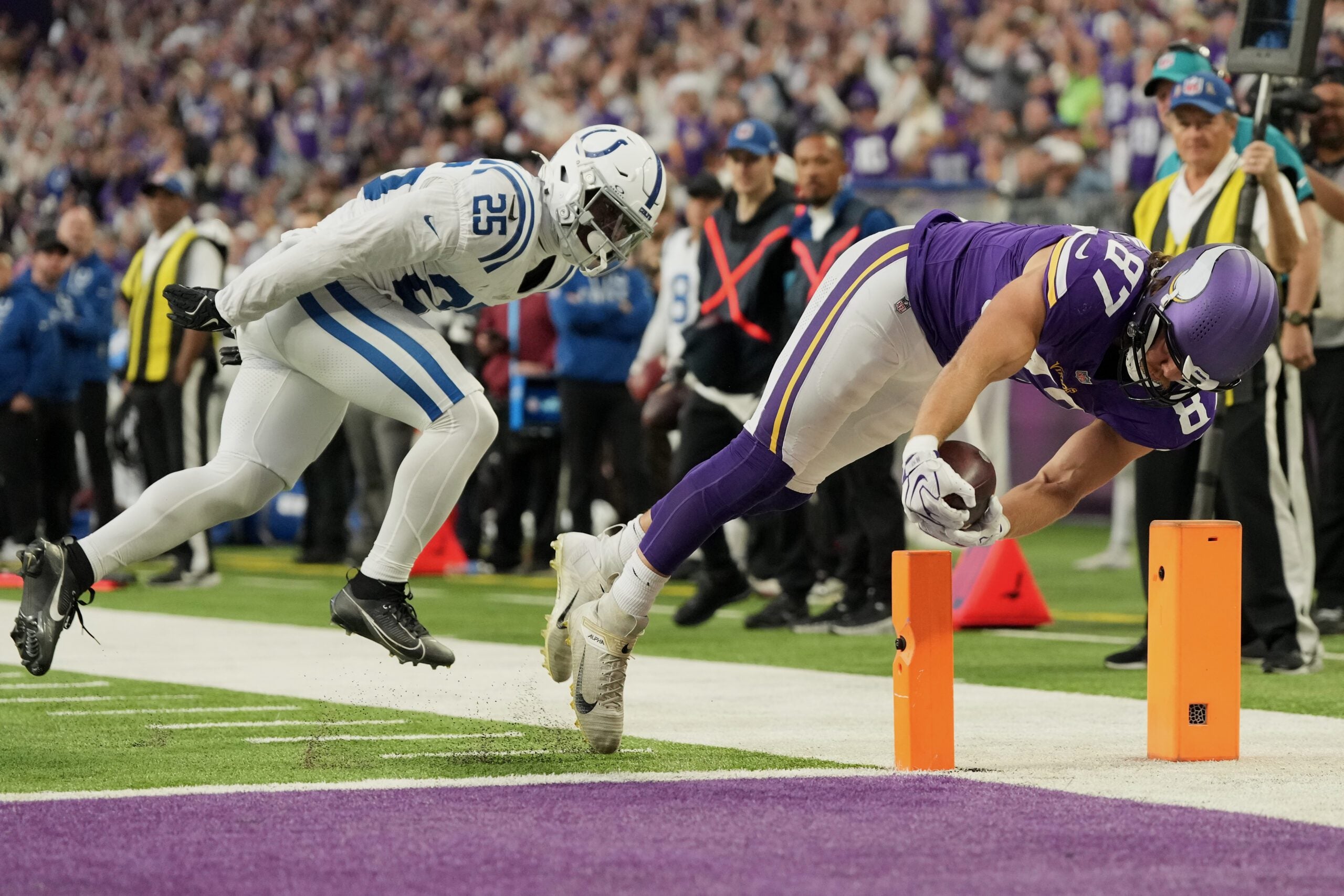 Vikings defense clamps down on Daniel Jones and the Colts for a 16-10 victory to stay undefeated — KSTP 5, Medina Arts news