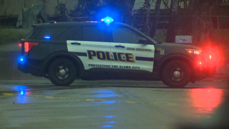 Driver arrested on DWI charge after running red light and crashing into car, police say — KENS 5 (San Antonio), Medina Health news